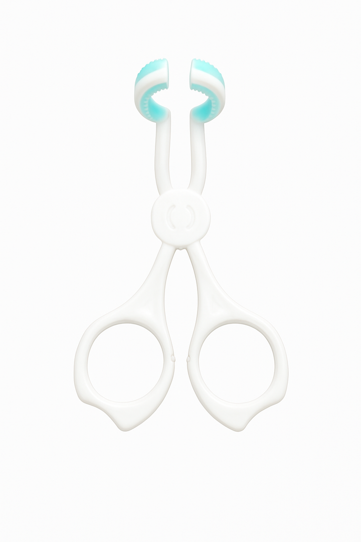 Eye Oponer for contact lens application